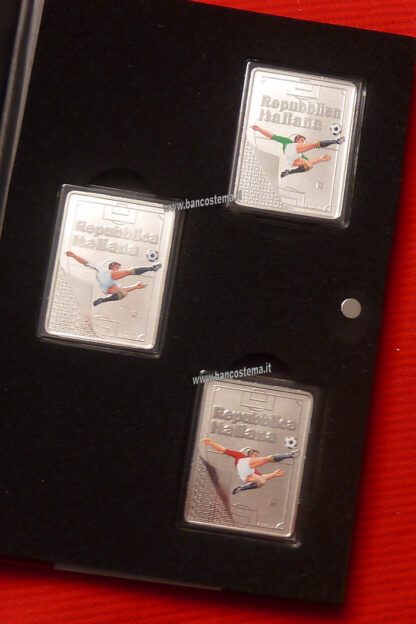 Italia 5 euro  "figurine Panini"  argento 2022 trittico ROSSA-VERDE-BIANCA  fdc - immagine 2